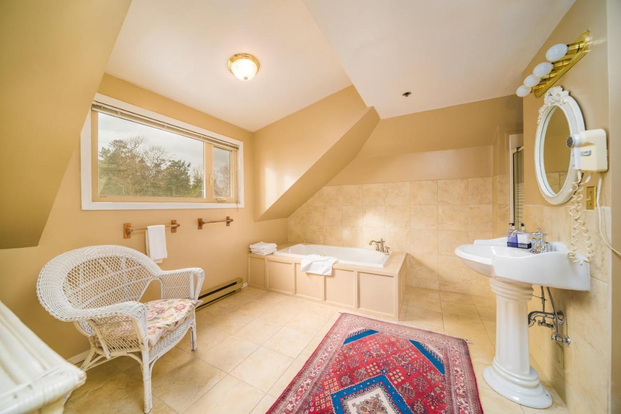 Dashwood Manor Seaside Bed & Breakfast Victoria Dış mekan fotoğraf