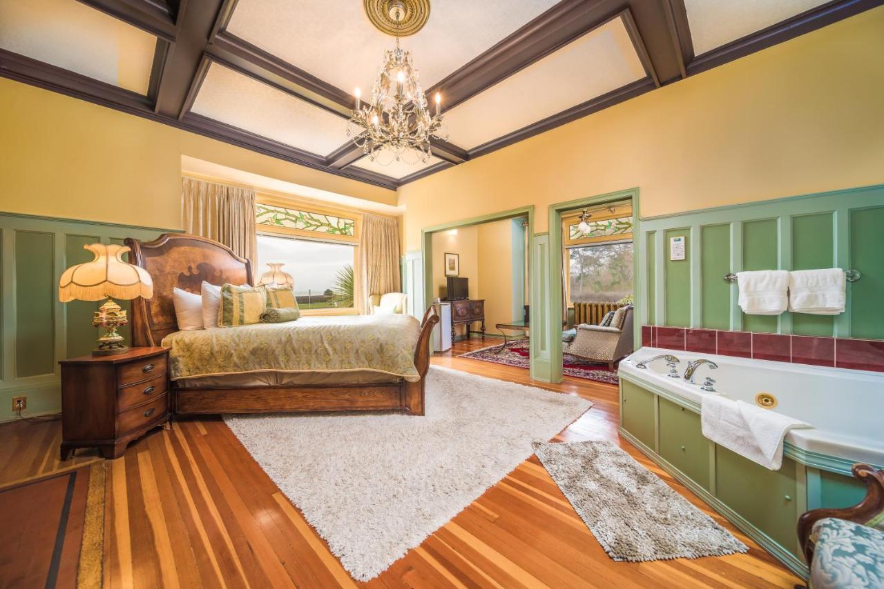 Dashwood Manor Seaside Bed & Breakfast Victoria Dış mekan fotoğraf