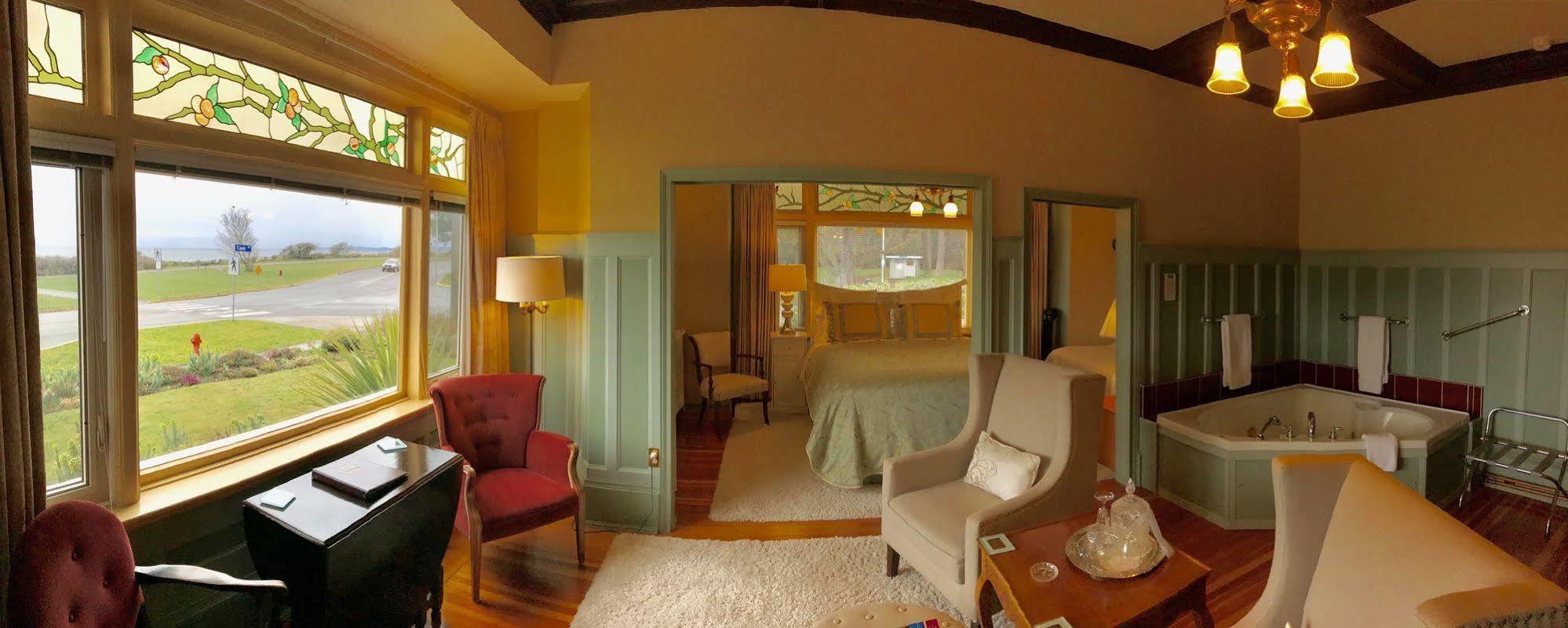 Dashwood Manor Seaside Bed & Breakfast Victoria Dış mekan fotoğraf