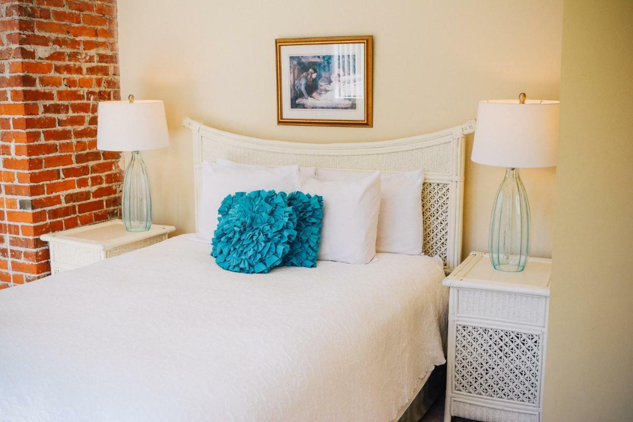 Dashwood Manor Seaside Bed & Breakfast Victoria Dış mekan fotoğraf