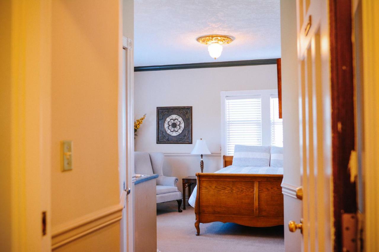 Dashwood Manor Seaside Bed & Breakfast Victoria Dış mekan fotoğraf
