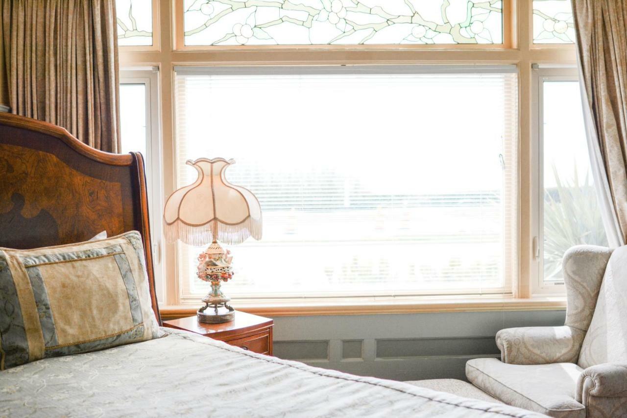 Dashwood Manor Seaside Bed & Breakfast Victoria Dış mekan fotoğraf