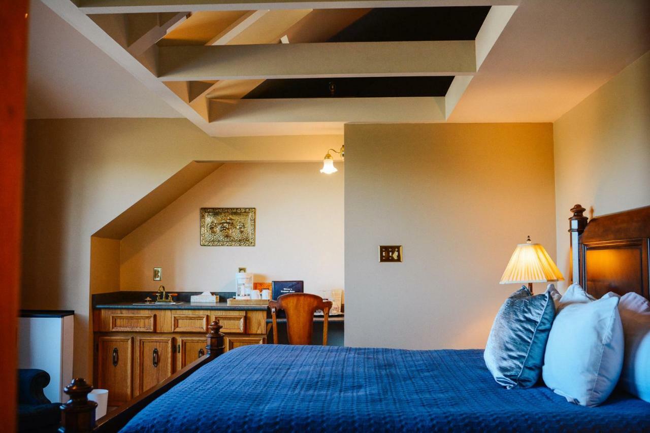 Dashwood Manor Seaside Bed & Breakfast Victoria Dış mekan fotoğraf
