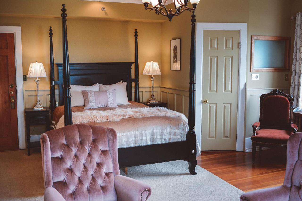 Dashwood Manor Seaside Bed & Breakfast Victoria Dış mekan fotoğraf