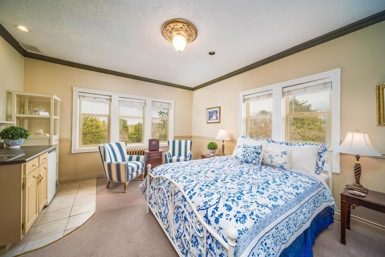 Dashwood Manor Seaside Bed & Breakfast Victoria Dış mekan fotoğraf
